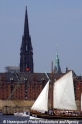 Hamburg Nikolaikirche und Hafen 9502.jpg