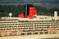 Queen Mary 2 Schornstein 3614.jpg