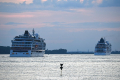 Hanseatic Spirit + Europa 150821-08.jpg