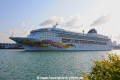 Norwegian Sky 130409-02.jpg