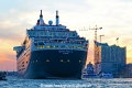 Queen Mary 2 190714-19.jpg