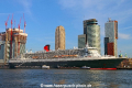 Queen Mary 2 SH-111012-02.jpg